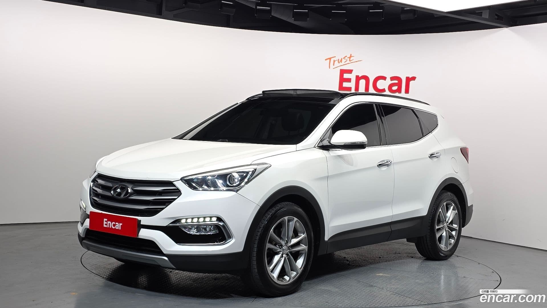 Main__Slider__Photo:Santafe Hyundai 2015.8-0