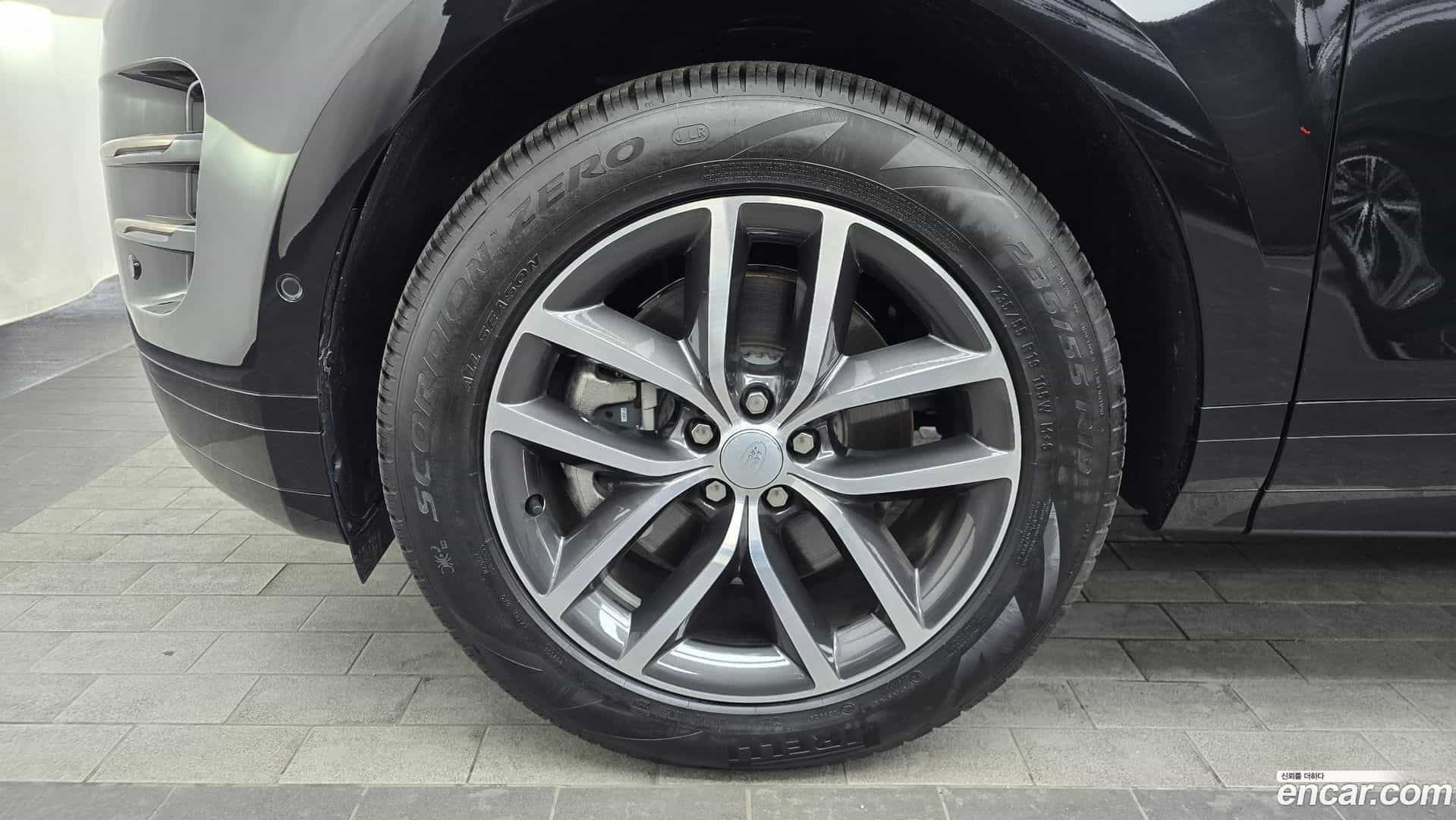Range Rover Evoque Land Rover 2025.5-OUTER-005