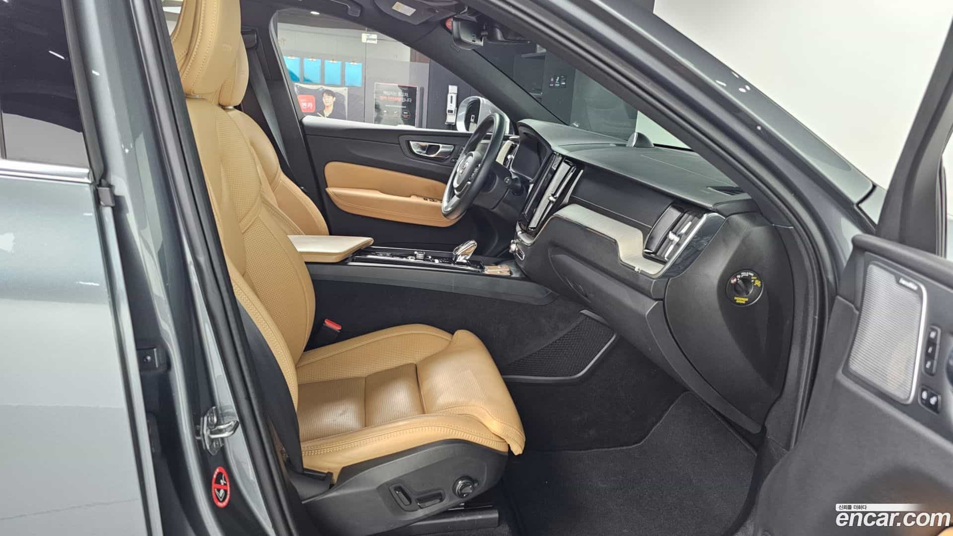XC60 Volvo 2020.0-OPTION-015