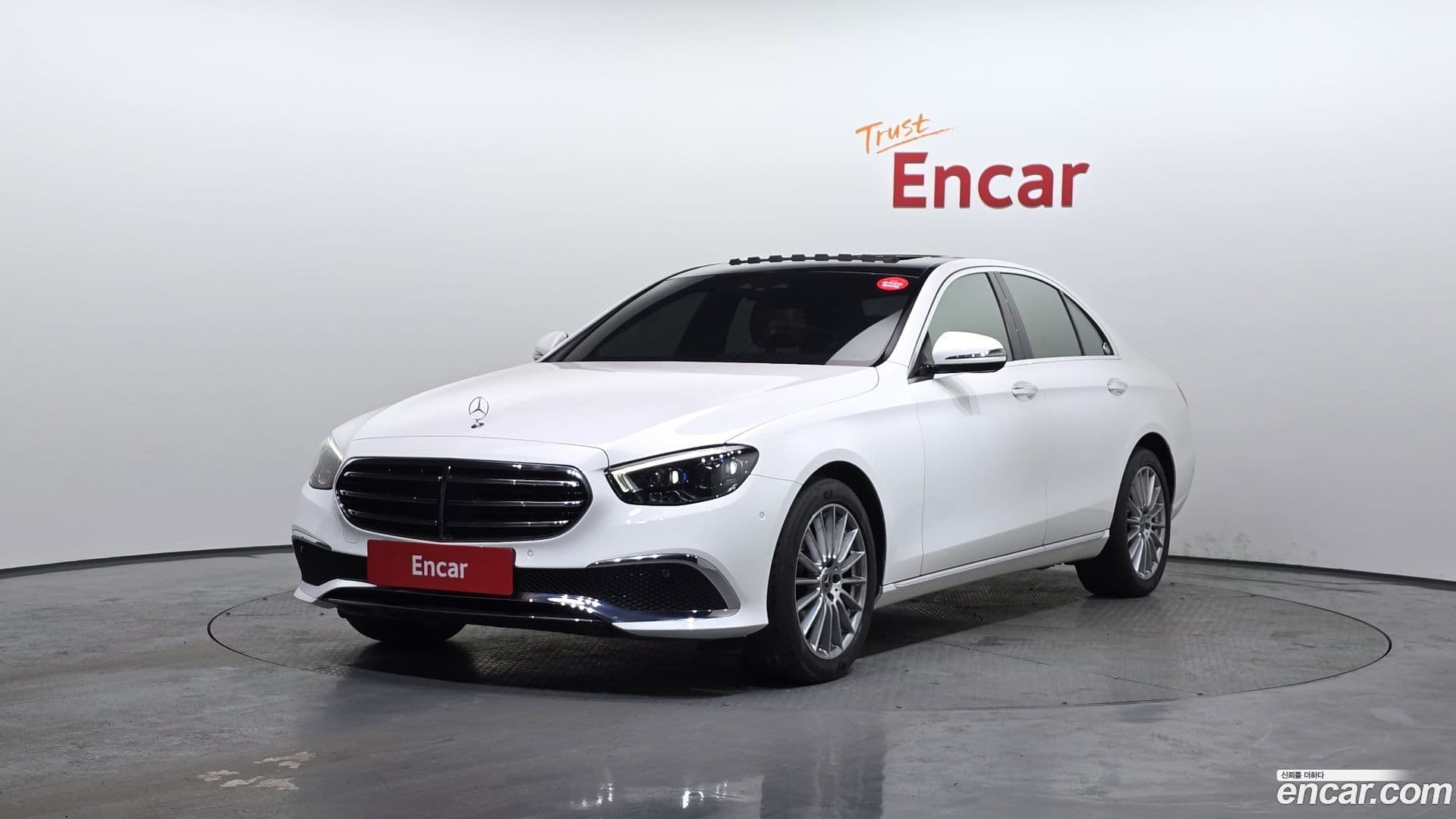 Main__Slider__Photo:E-Class Mercedes-Benz 2020.11-0