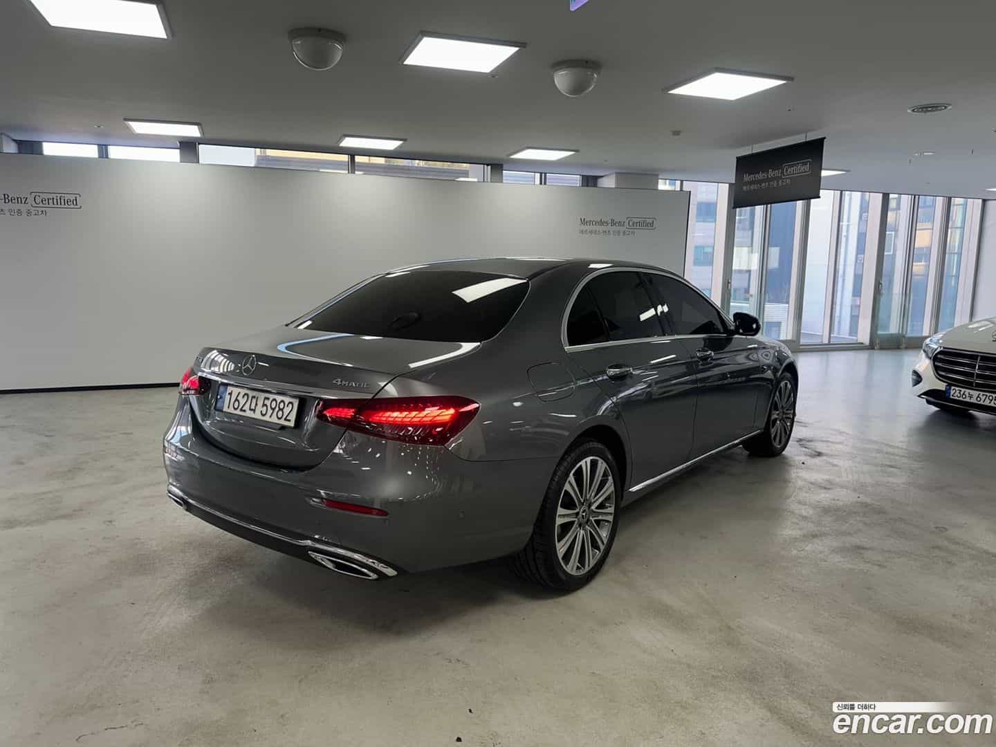 E-Class Mercedes-Benz 2022.11-OUTER-002
