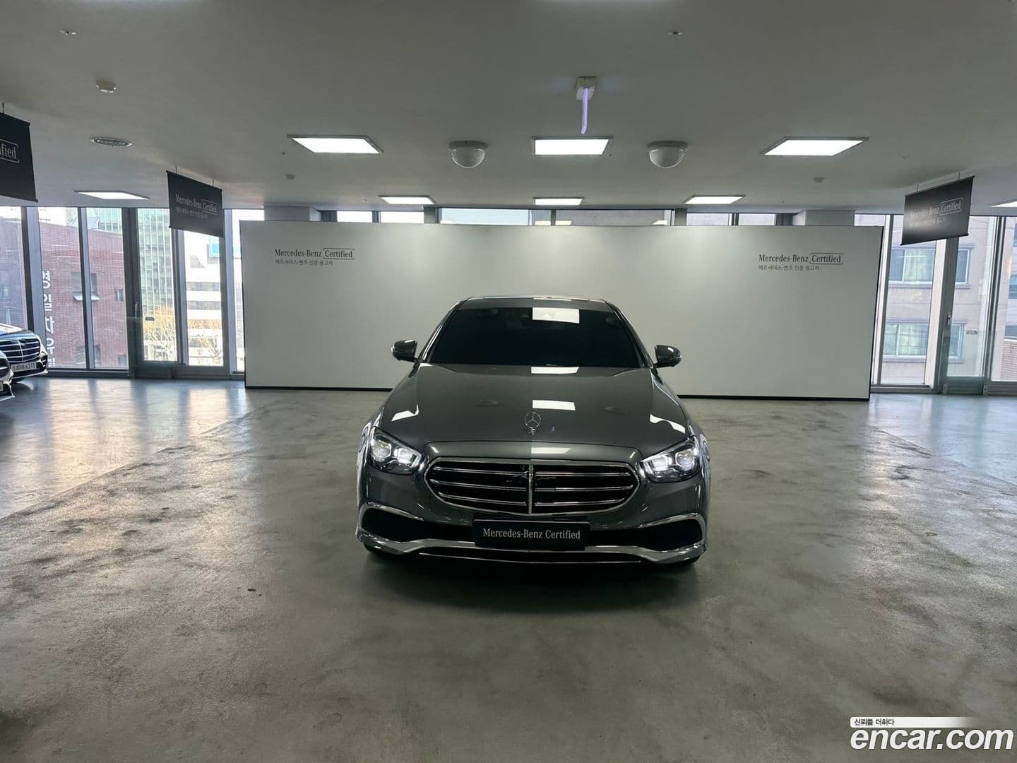 Main__Slider__Photo:E-Class Mercedes-Benz 2022.11-2