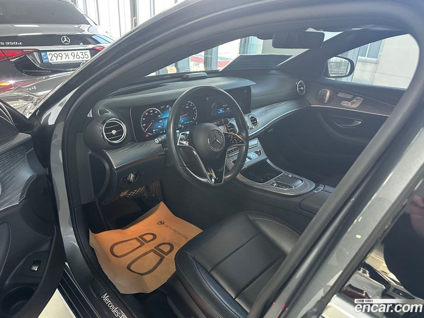 Main__Slider__Photo:E-Class Mercedes-Benz 2022.11-9