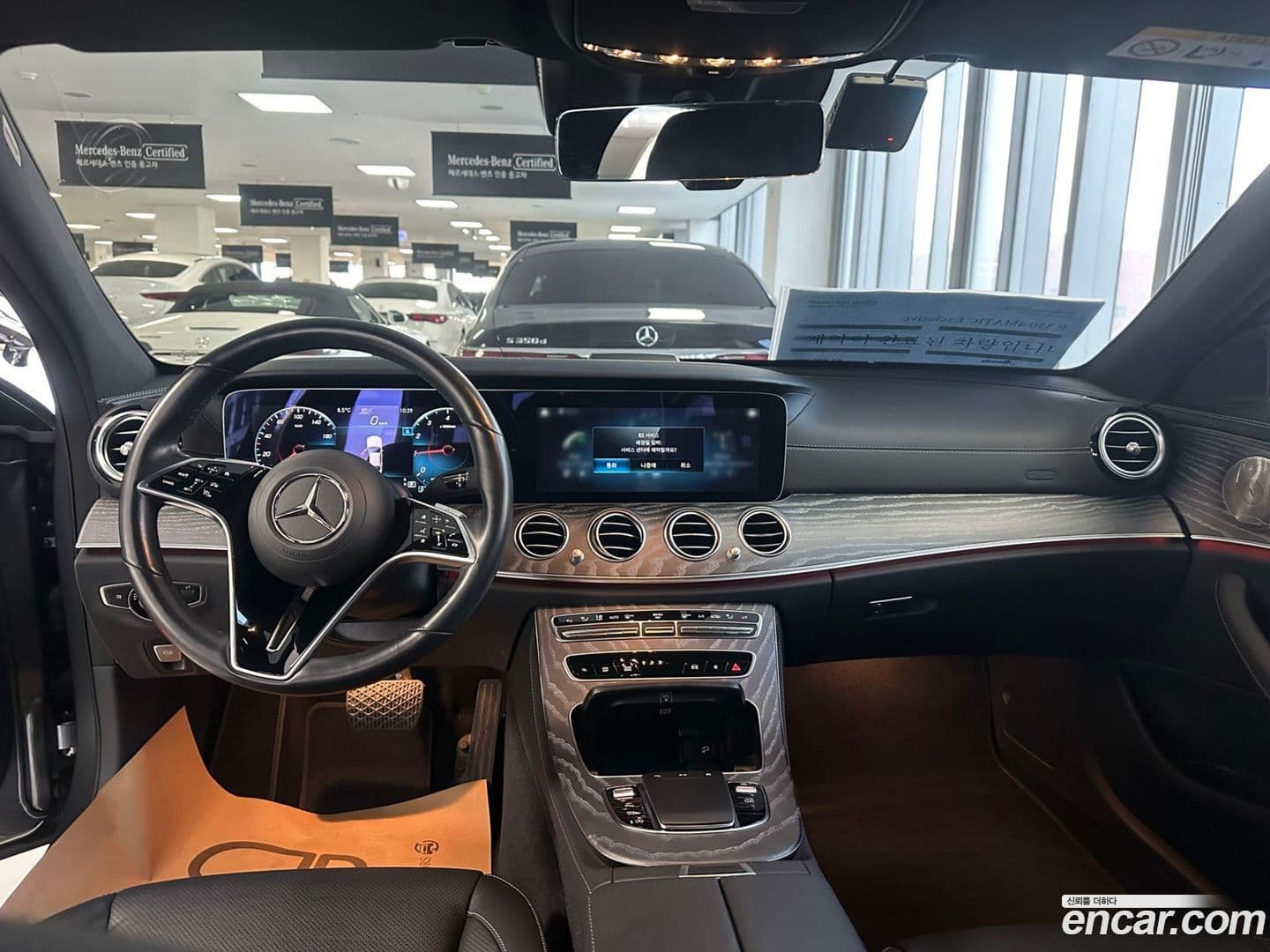 Main__Slider__Photo:E-Class Mercedes-Benz 2022.11-13