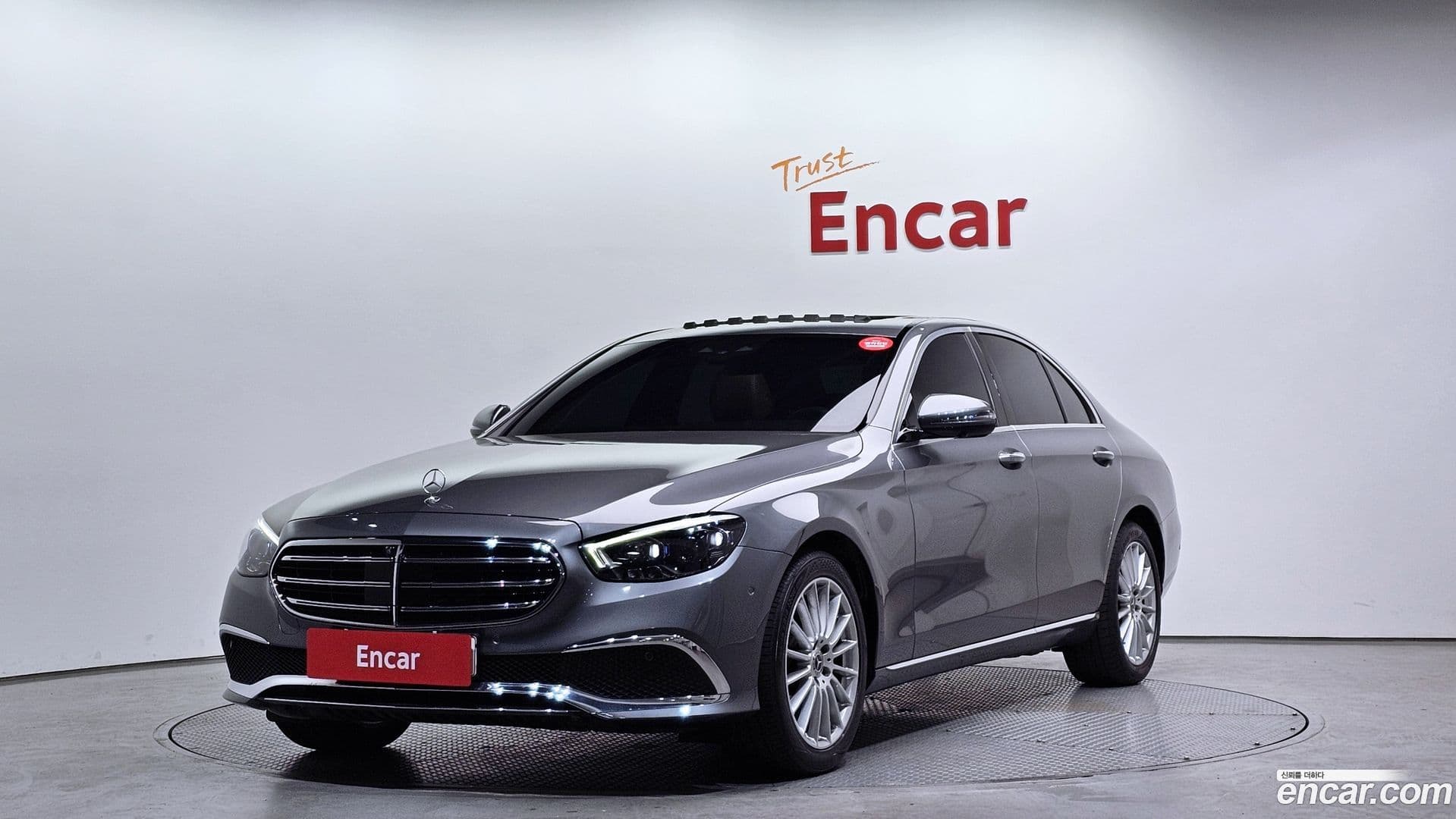 Main__Slider__Photo:E-Class Mercedes-Benz 2022.4-0