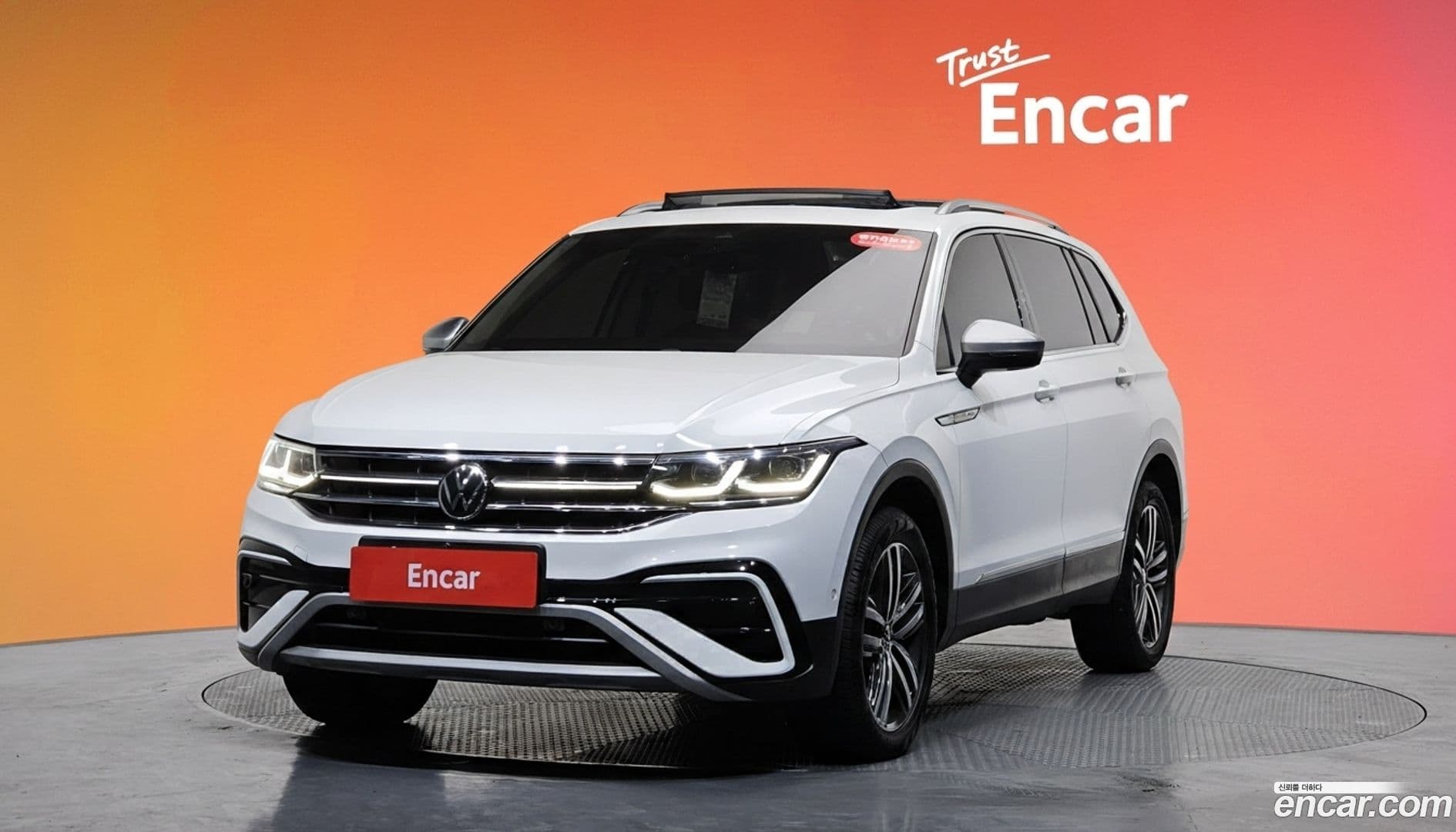 Main__Slider__Photo:Tiguan Volkswagen 2023.10-0