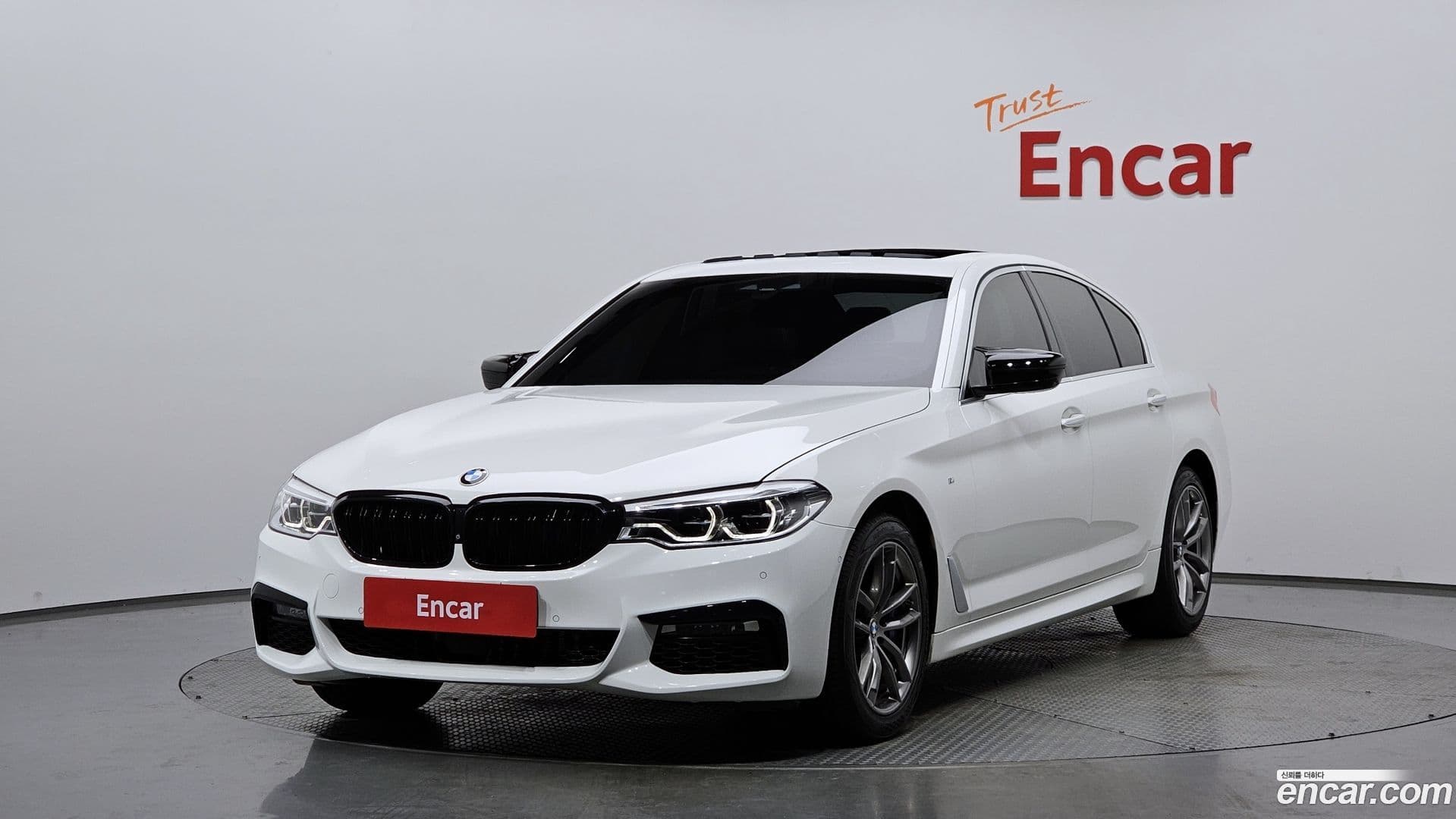 Main__Slider__Photo:5-Series BMW 2017.9-0