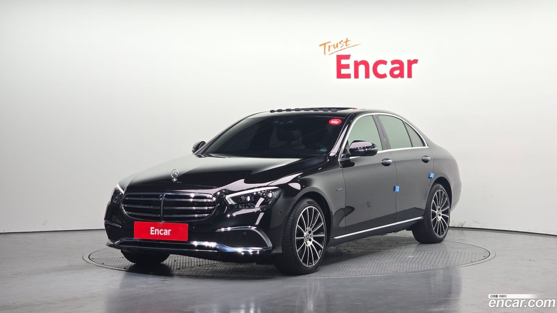 Main__Slider__Photo:E-Class Mercedes-Benz 2021.2-0