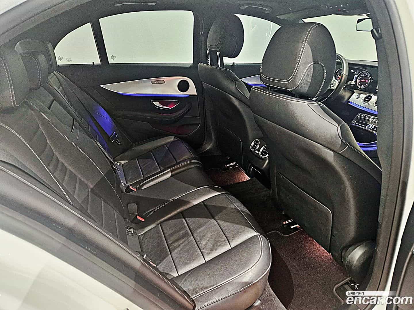 E-Class Mercedes-Benz 2020.8-OPTION-021