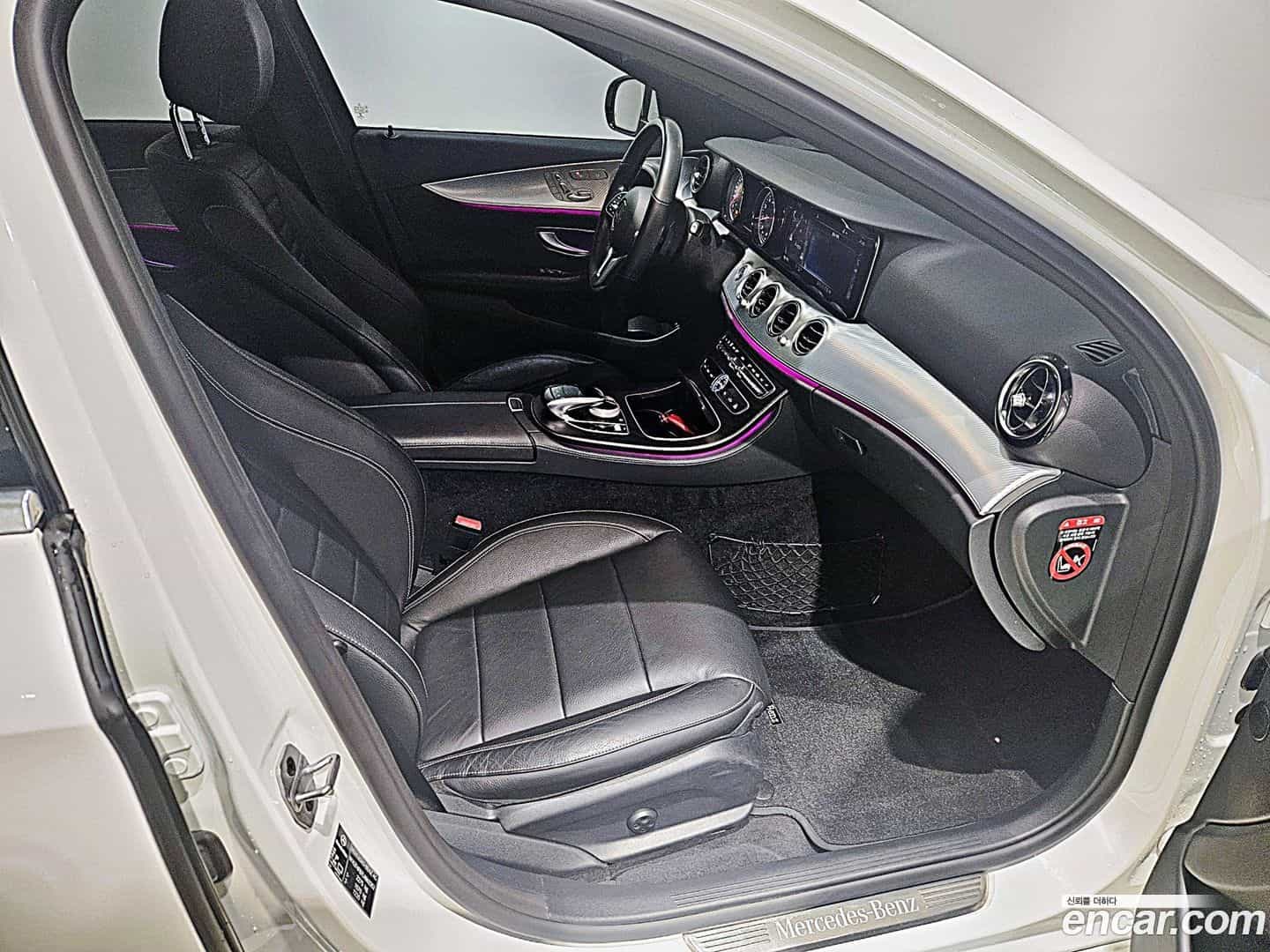 E-Class Mercedes-Benz 2020.8-OPTION-022
