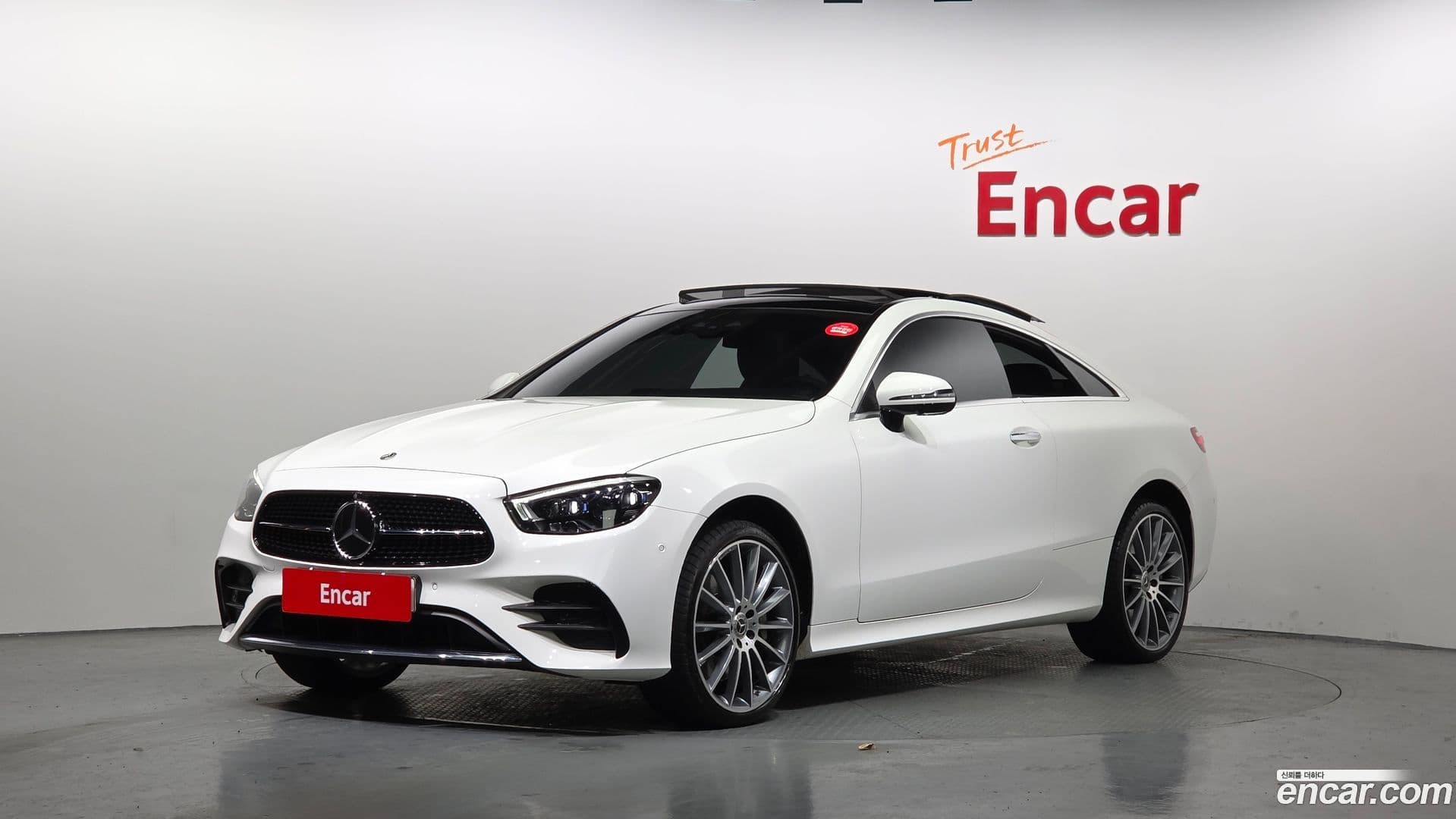 Main__Slider__Photo:E-Class Mercedes-Benz 2022.2-0