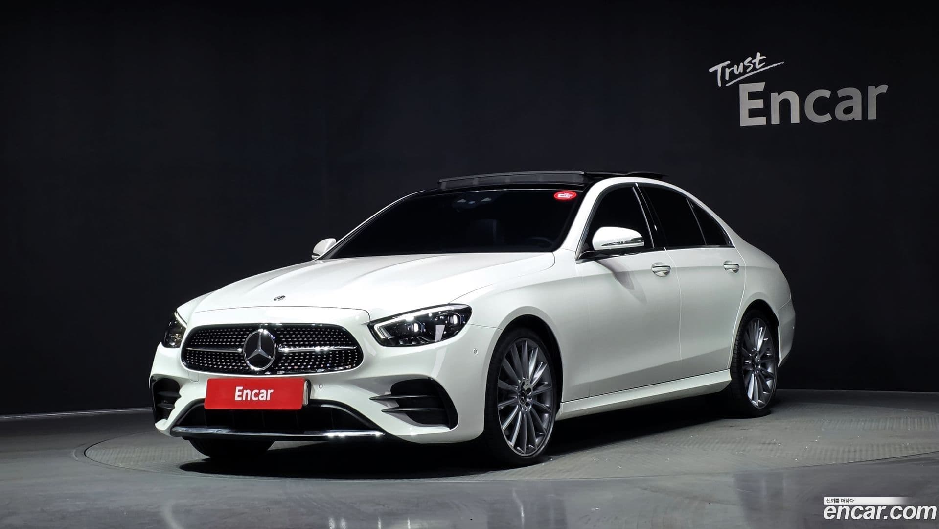 Main__Slider__Photo:E-Class Mercedes-Benz 2021.3-0