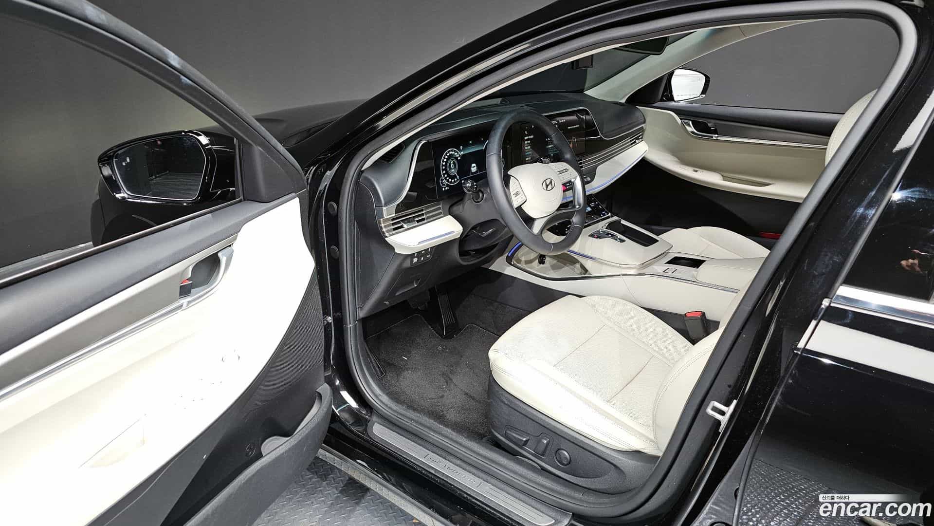 Grandeur Hyundai 2022.10-INNER-010