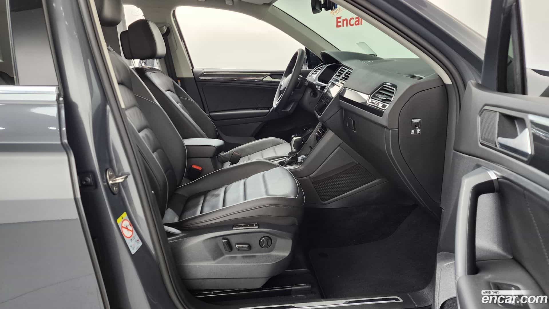Tiguan Volkswagen 2021.7-OPTION-015