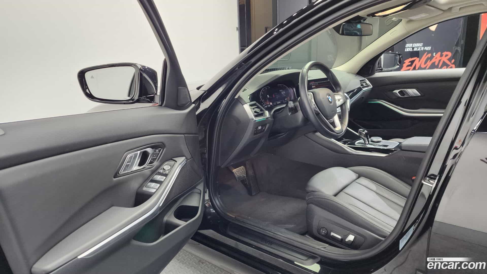 3-Series BMW 2022.2-INNER-010