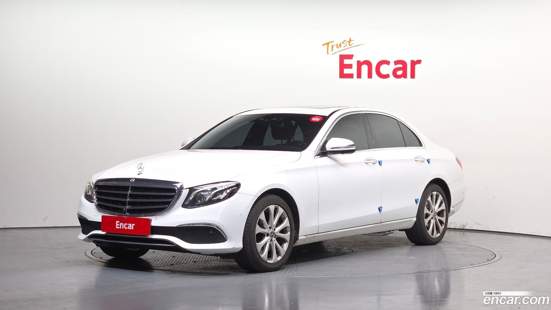 Main__Slider__Photo:E-Class Mercedes-Benz 2018.9-0