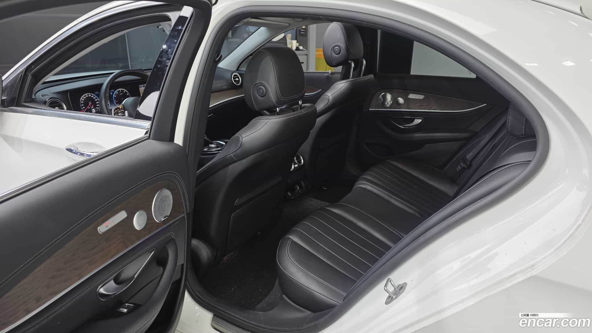 E-Class Mercedes-Benz 2018.9-OPTION-015