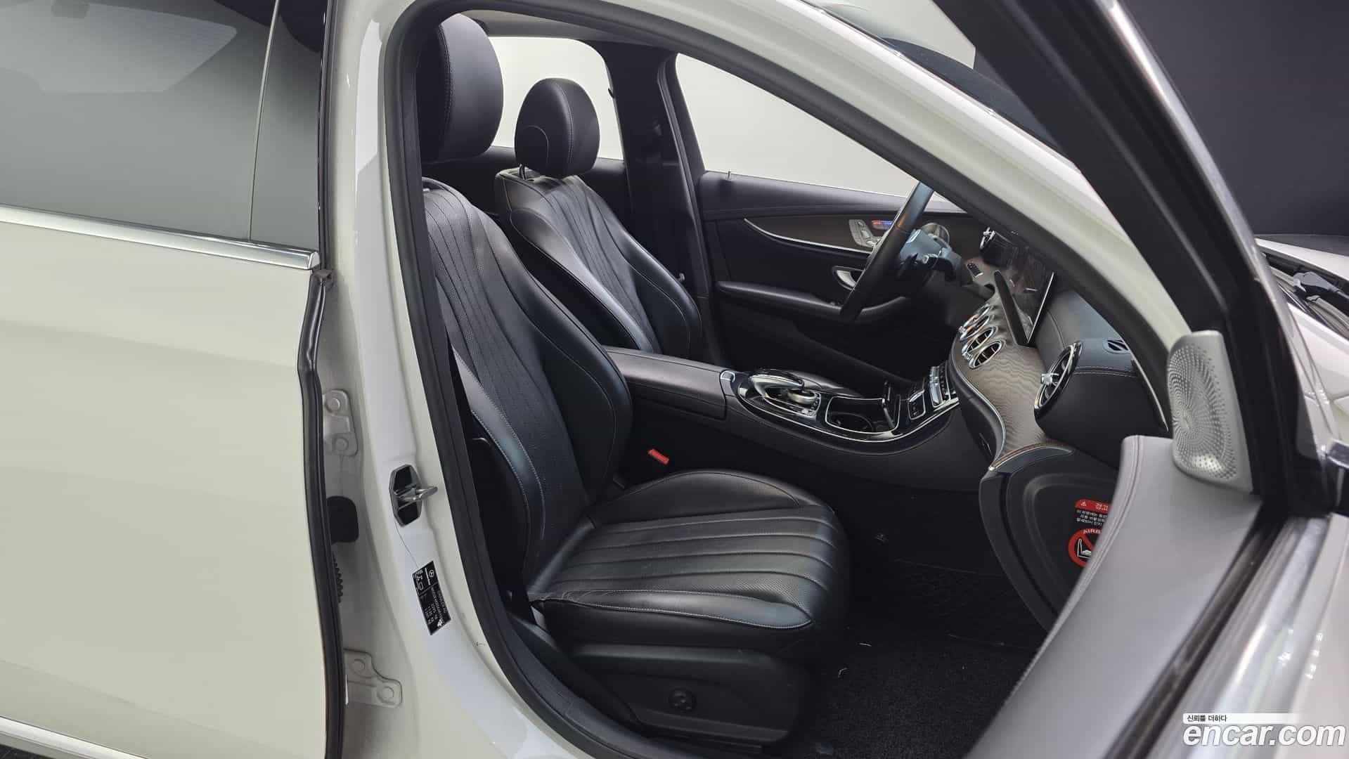E-Class Mercedes-Benz 2018.9-OPTION-016