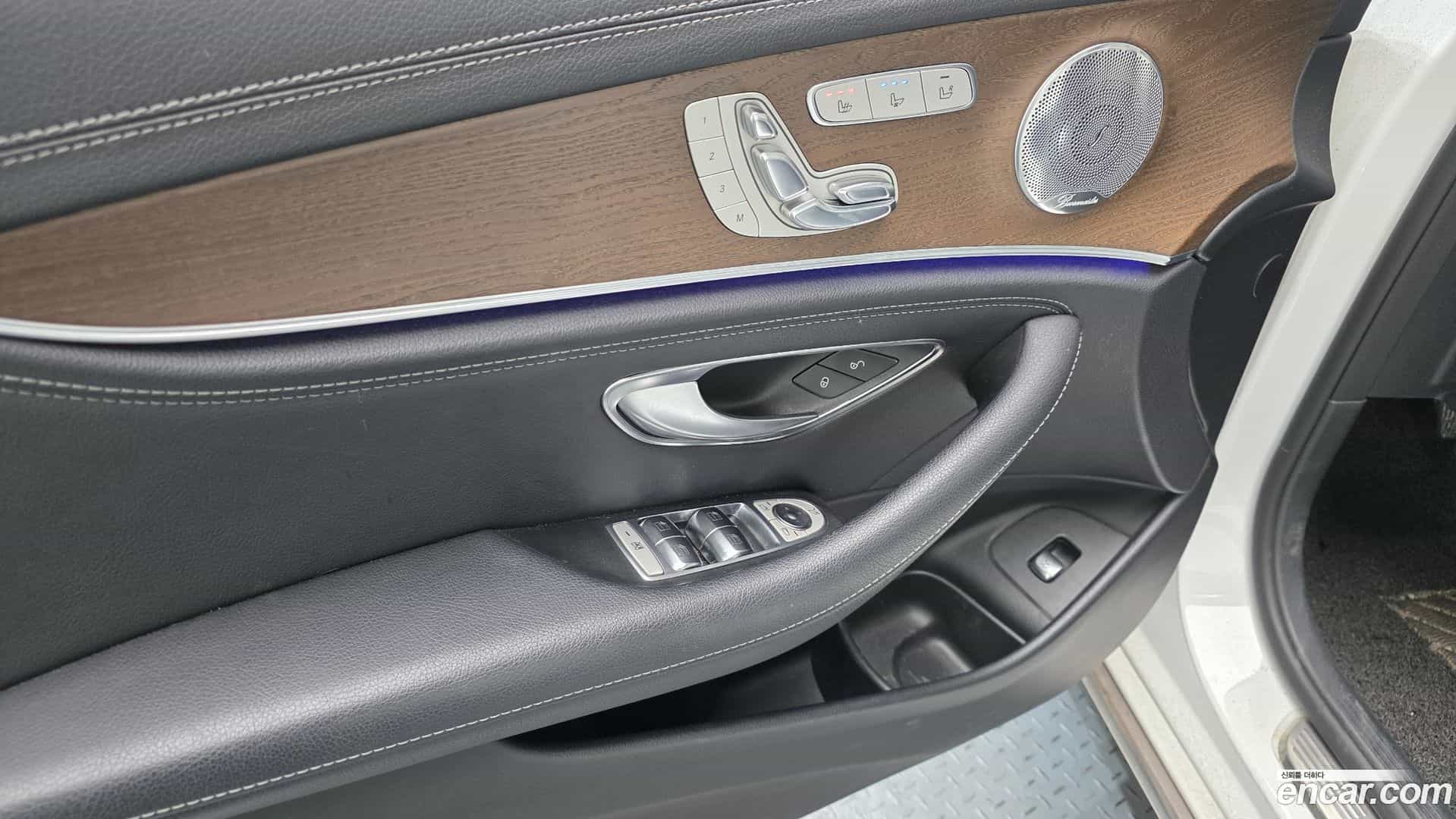 E-Class Mercedes-Benz 2018.9-OPTION-018