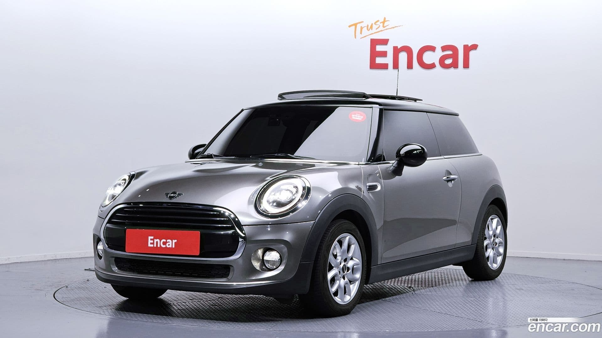 Main__Slider__Photo:Cooper Mini 2019.6-0