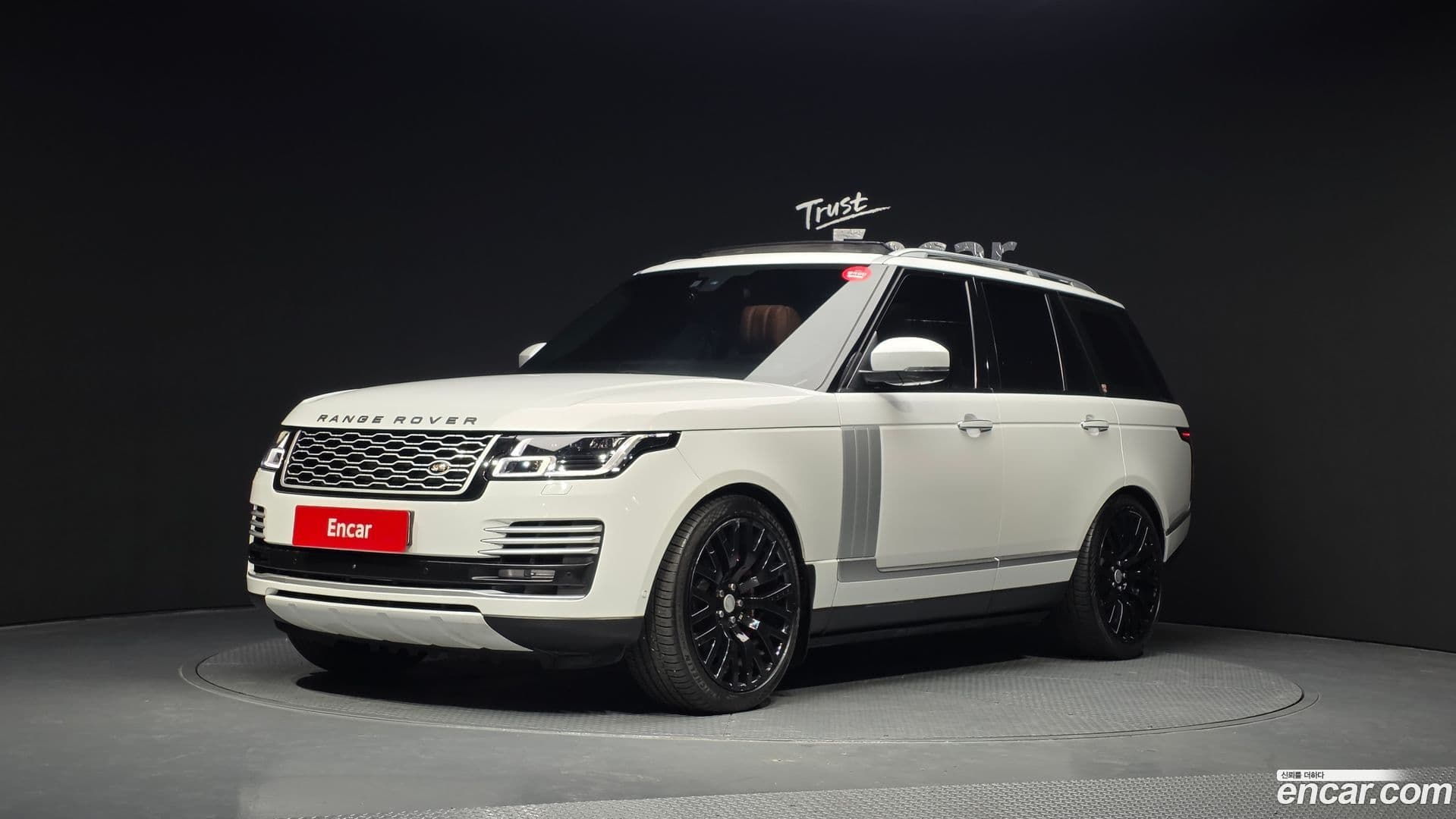 Main__Slider__Photo:Range Rover Land Rover 2016.10-0