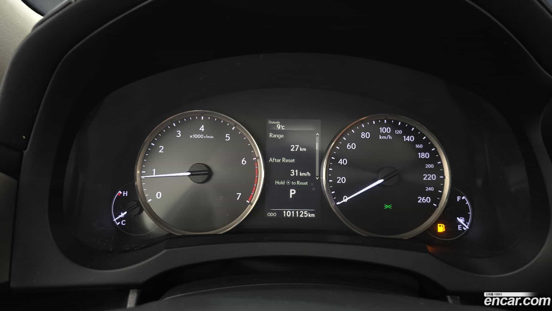 IS Lexus 2017.10-INNER-008