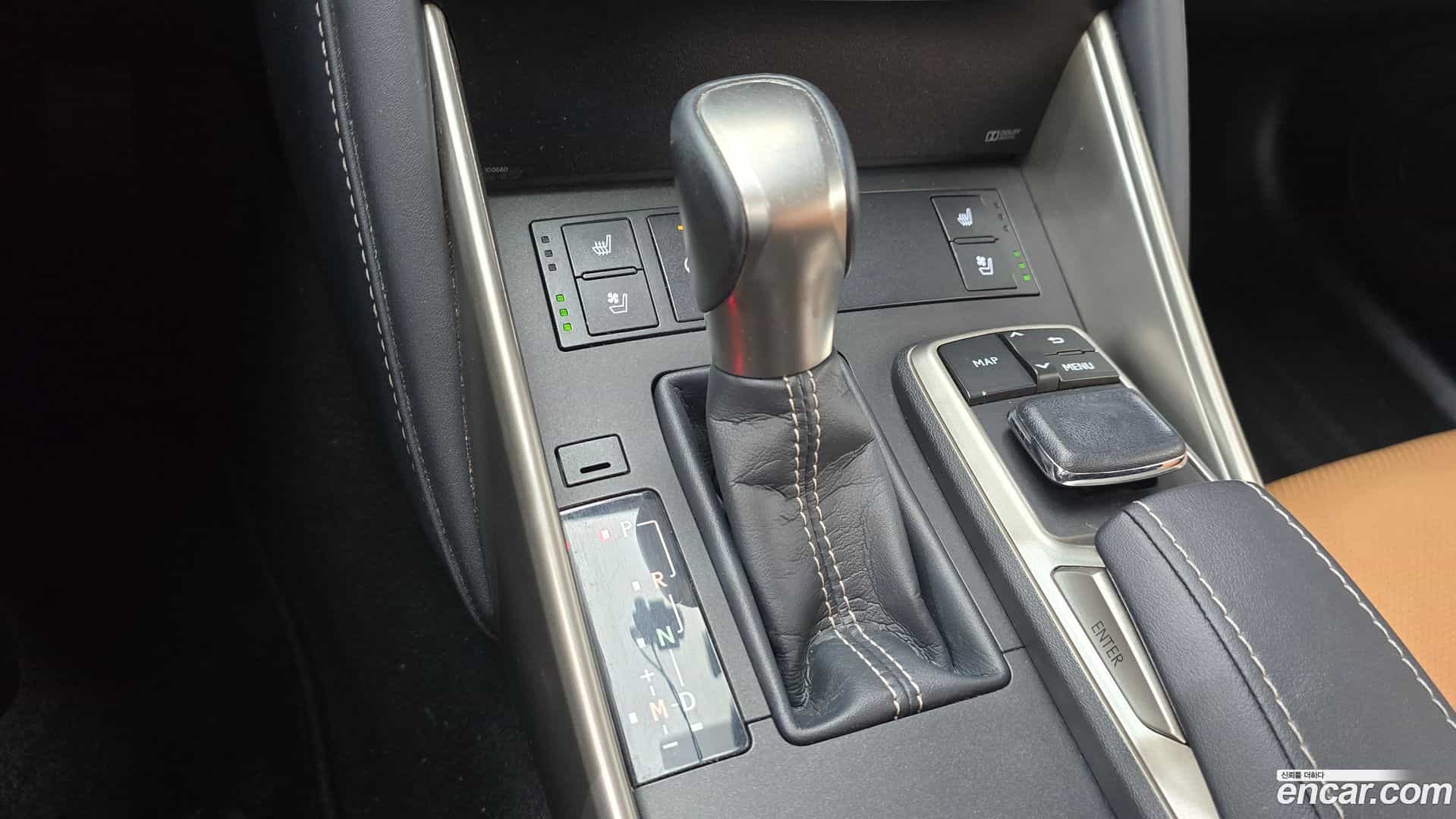 IS Lexus 2017.10-INNER-009