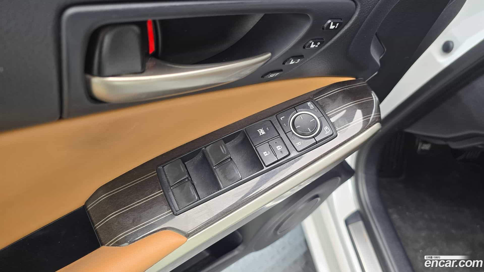 IS Lexus 2017.10-OPTION-018