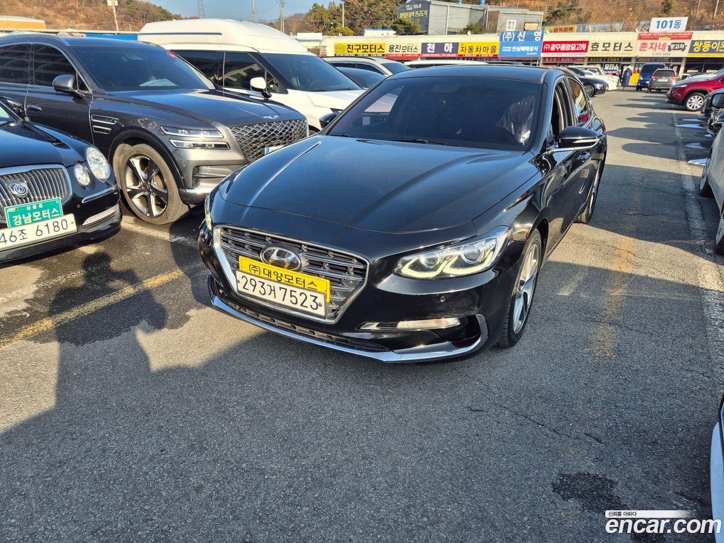 Main__Slider__Photo:Grandeur Hyundai 2018.8-0