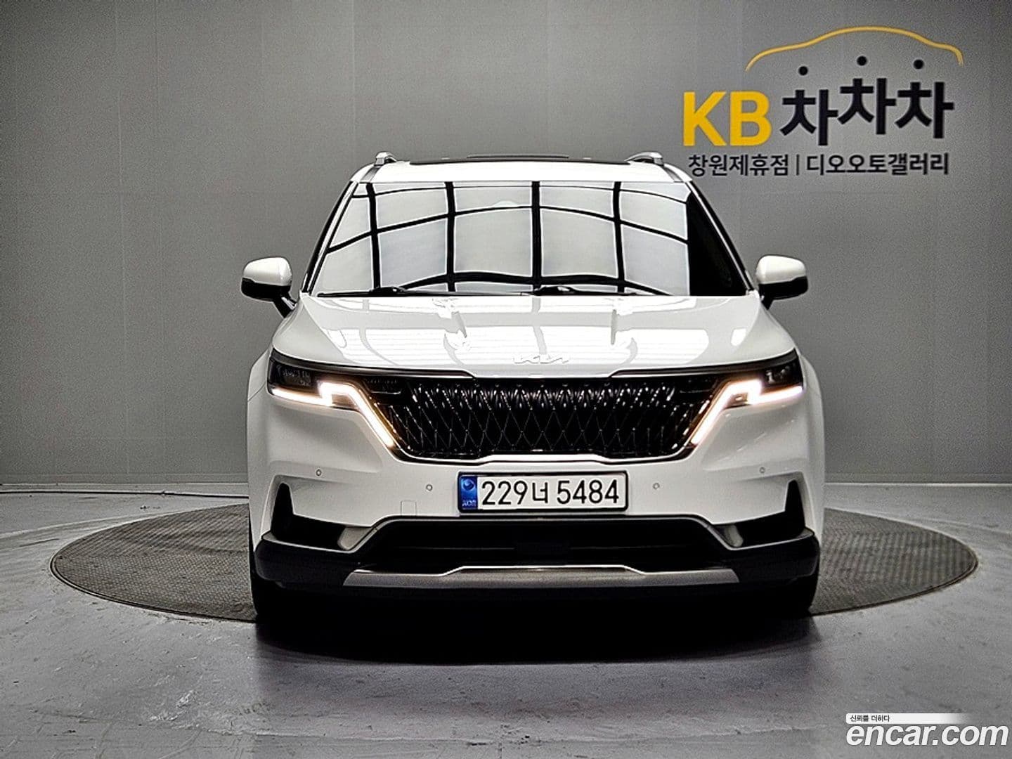 Main__Slider__Photo:Canival Kia 2023.0-0