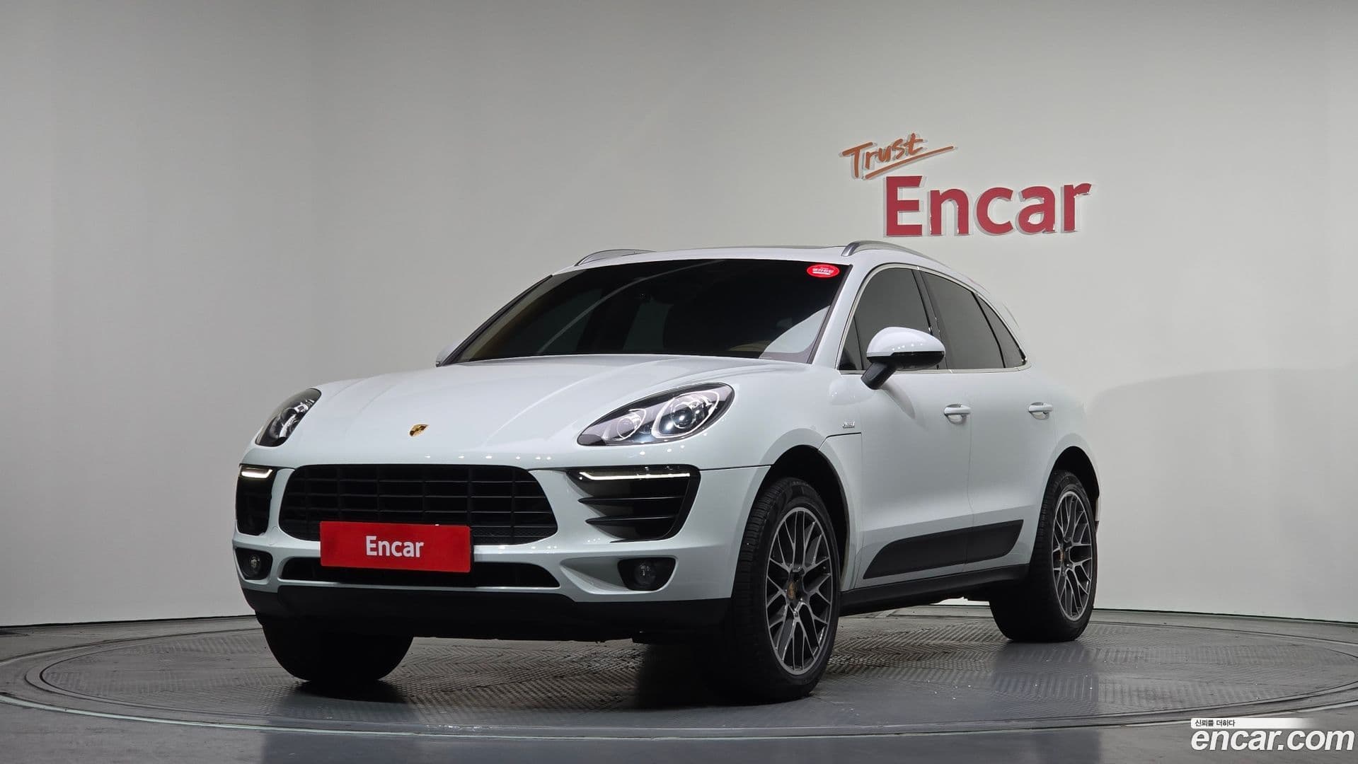 Main__Slider__Photo:Macan Porsche 2015.5-0