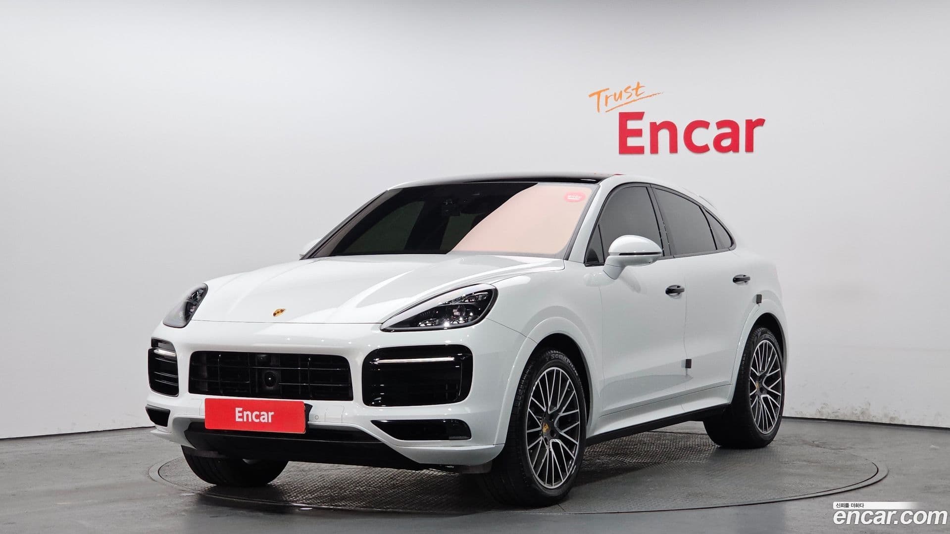 Main__Slider__Photo:Cayenne Porsche 2021.7-0