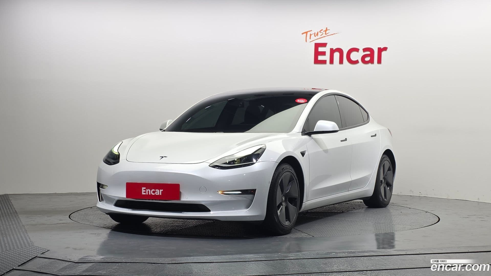 Main__Slider__Photo:Model 3 Tesla 2021.5-0