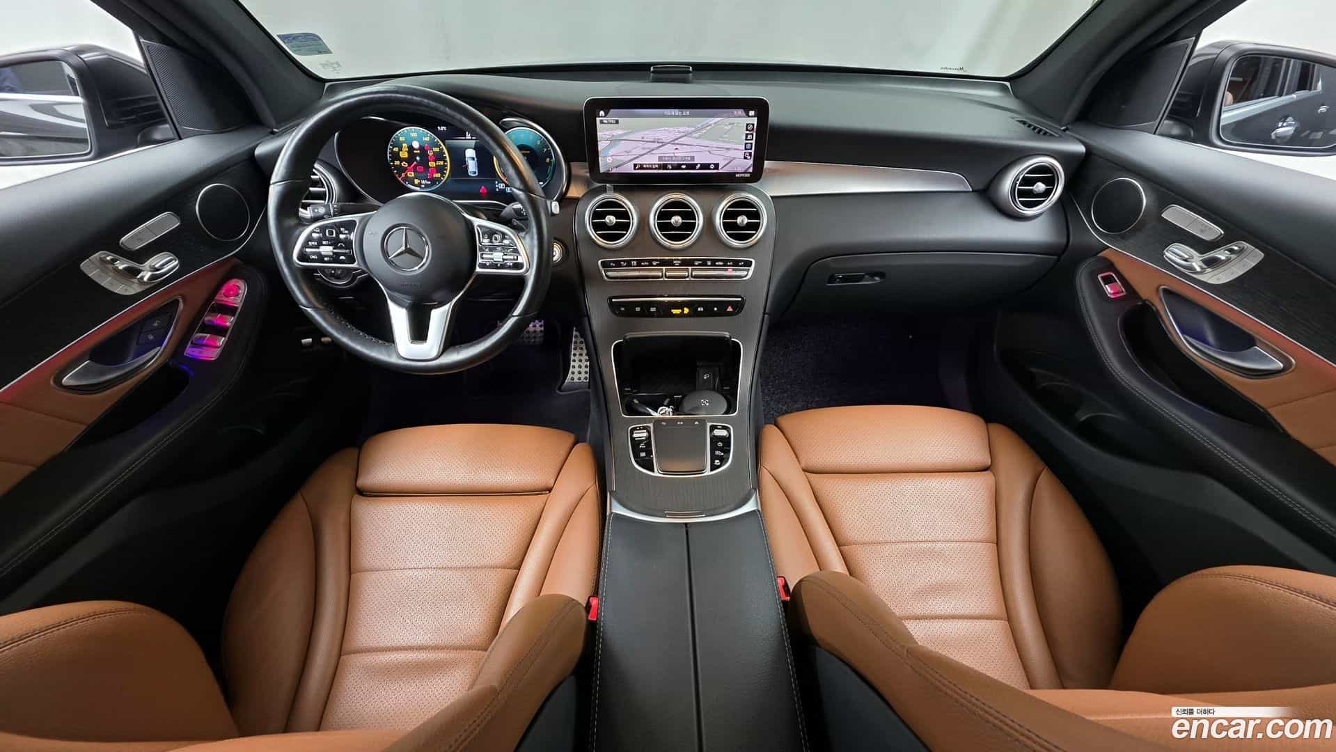 GLC-Class Mercedes-Benz 2021.8-INNER-007