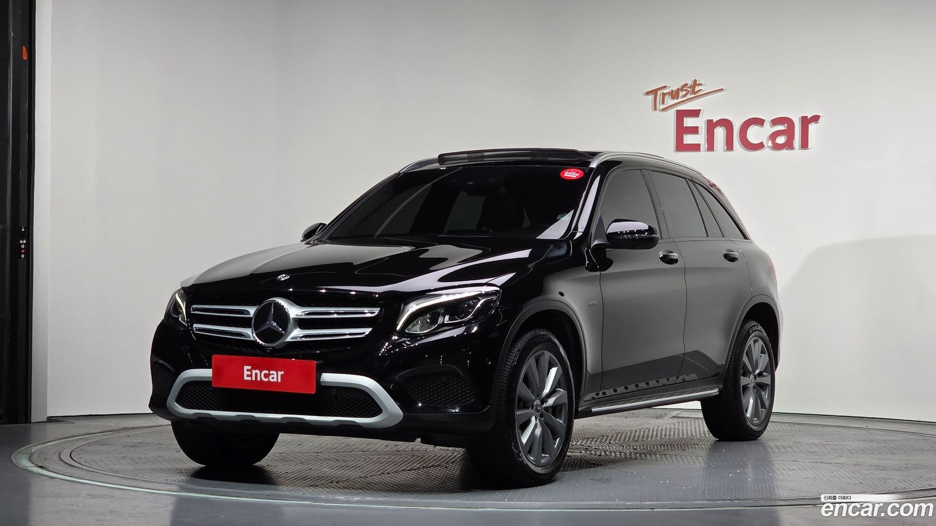 Main__Slider__Photo:GLC-Class Mercedes-Benz 2019.0-0
