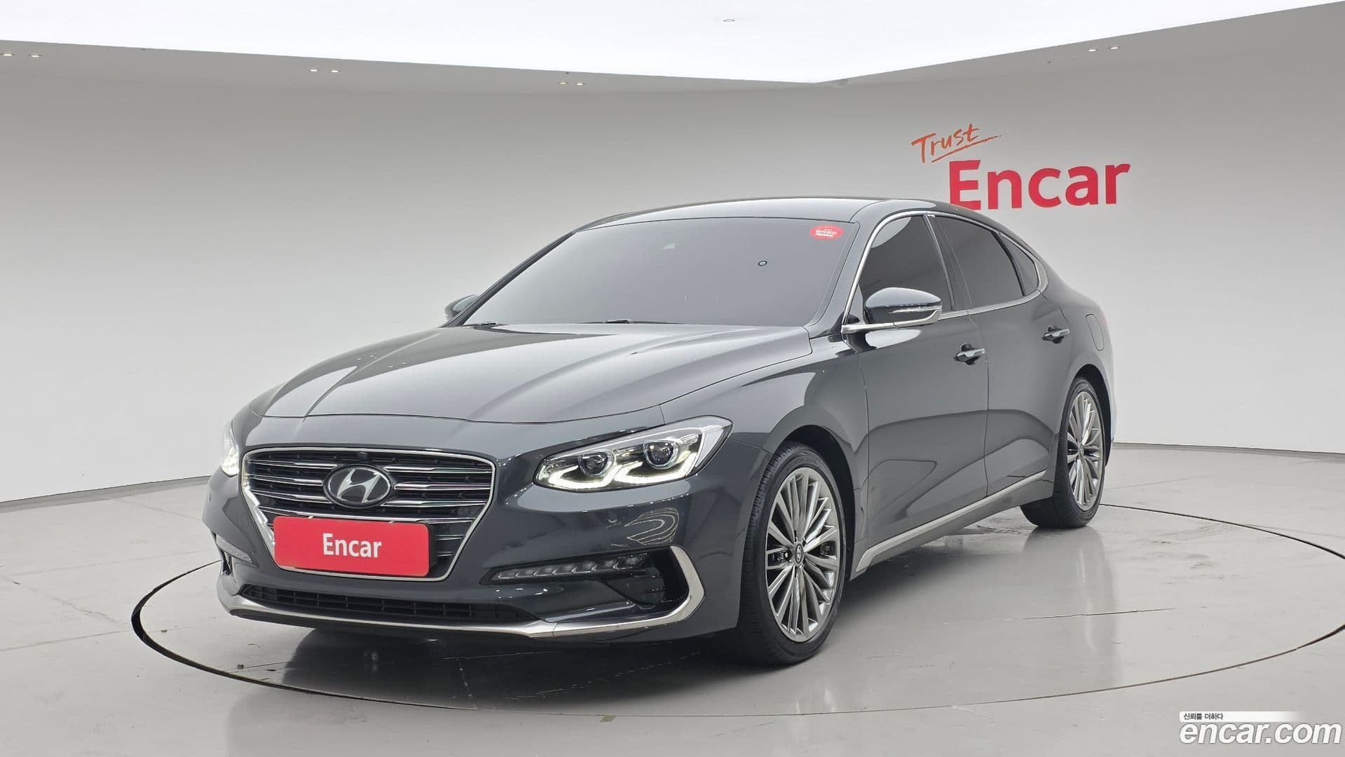 Main__Slider__Photo:Grandeur Hyundai 2019.3-0