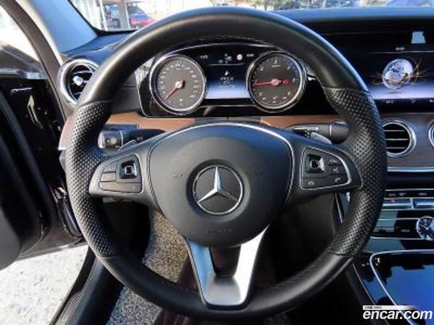 E-Class Mercedes-Benz 2017.6-OPTION-024