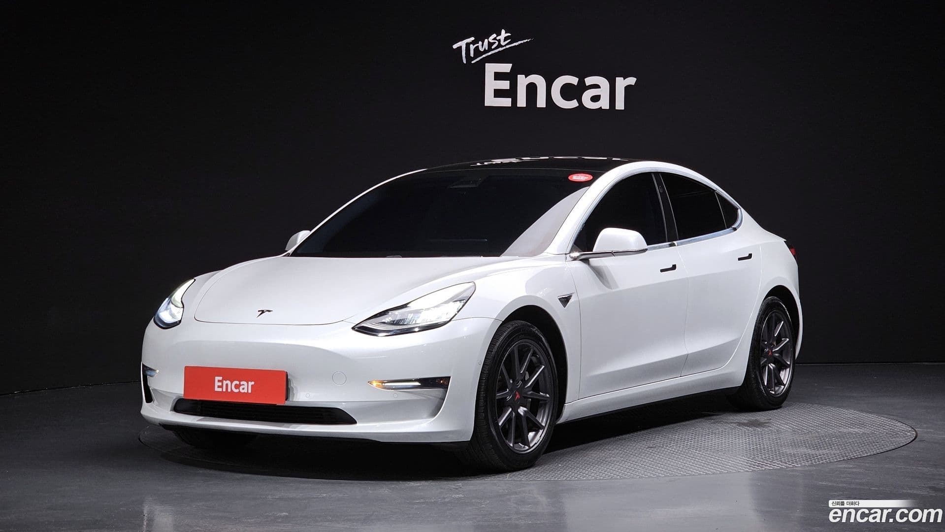 Main__Slider__Photo:Model 3 Tesla 2020.5-0