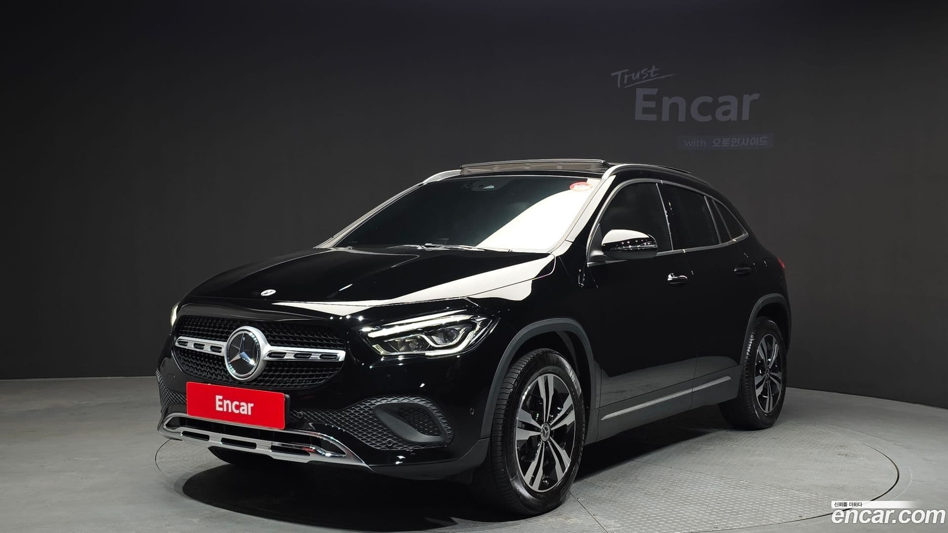 Main__Slider__Photo:GLA-Class Mercedes-Benz 2021.2-0
