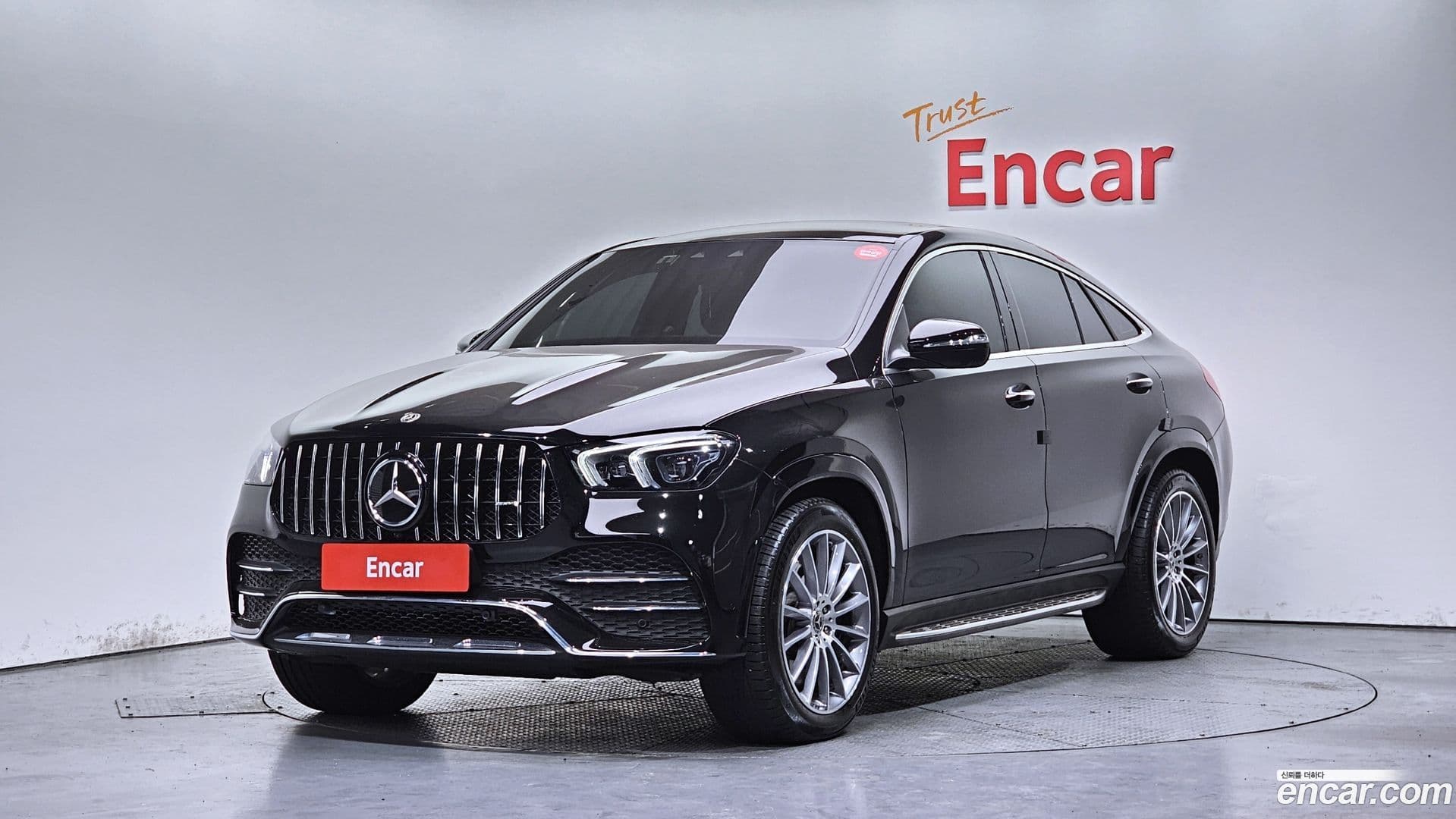 Main__Slider__Photo:GLE-Class Mercedes-Benz 2023.7-0