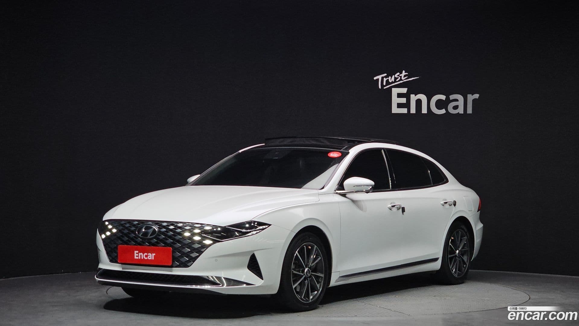 Main__Slider__Photo:Grandeur Hyundai 2020.8-0