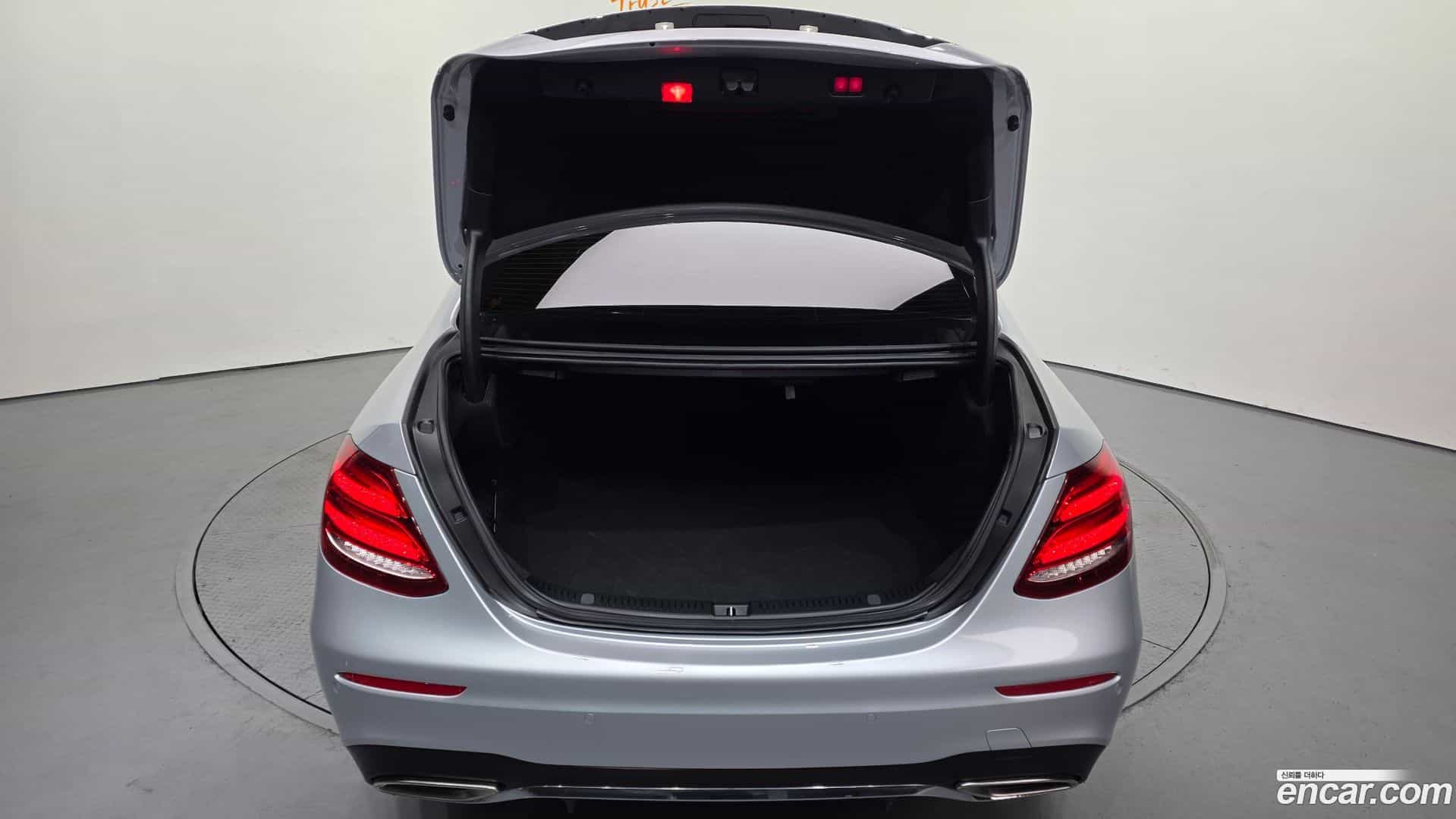 E-Class Mercedes-Benz 2020.5-OPTION-024