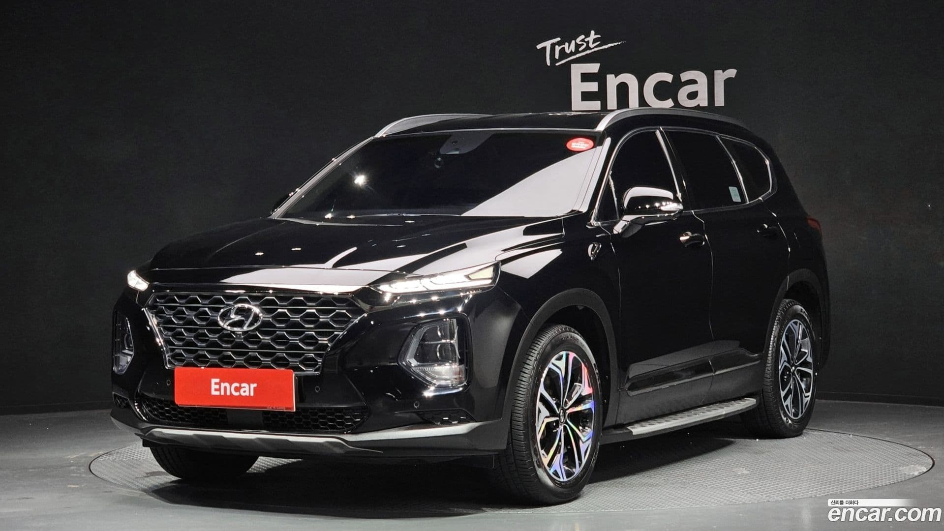 Main__Slider__Photo:Santafe Hyundai 2019.3-0