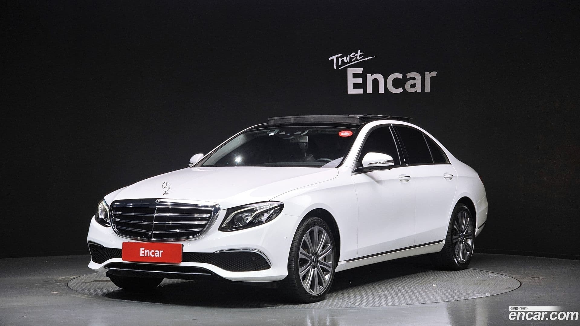 Main__Slider__Photo:E-Class Mercedes-Benz 2017.5-0