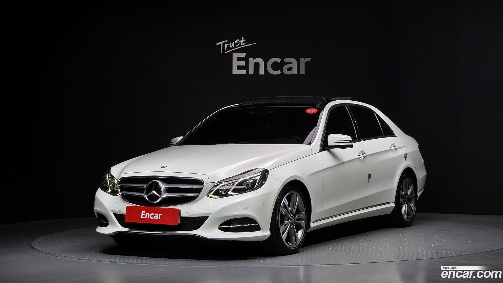 Main__Slider__Photo:E-Class Mercedes-Benz 2015.3-0