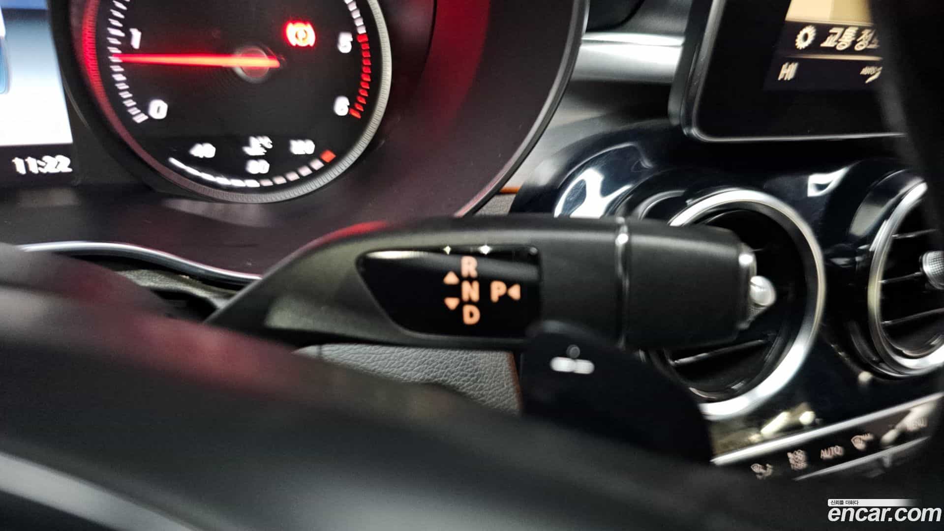 C-Class Mercedes-Benz 2018.8-INNER-009