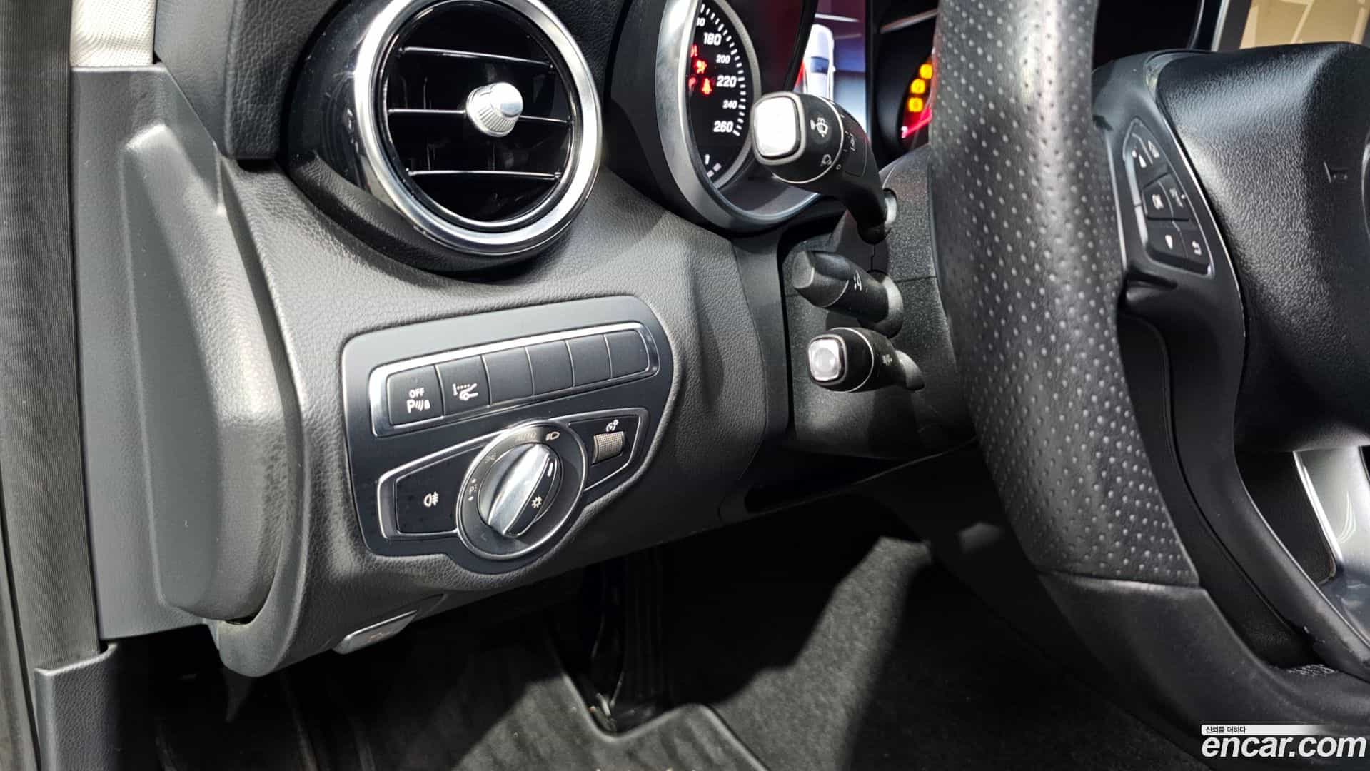 C-Class Mercedes-Benz 2018.8-OPTION-023