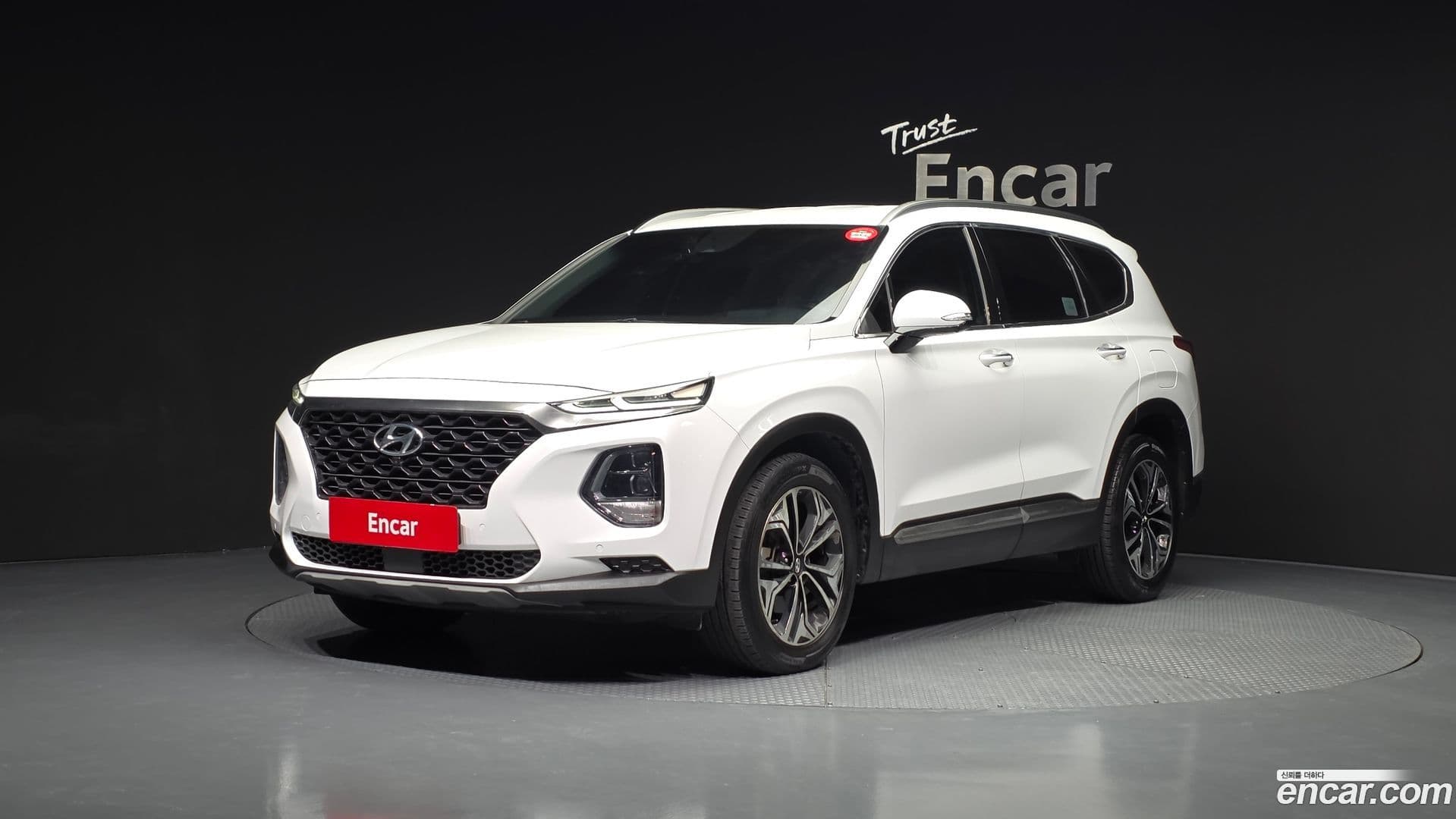 Main__Slider__Photo:Santafe Hyundai 2018.3-0