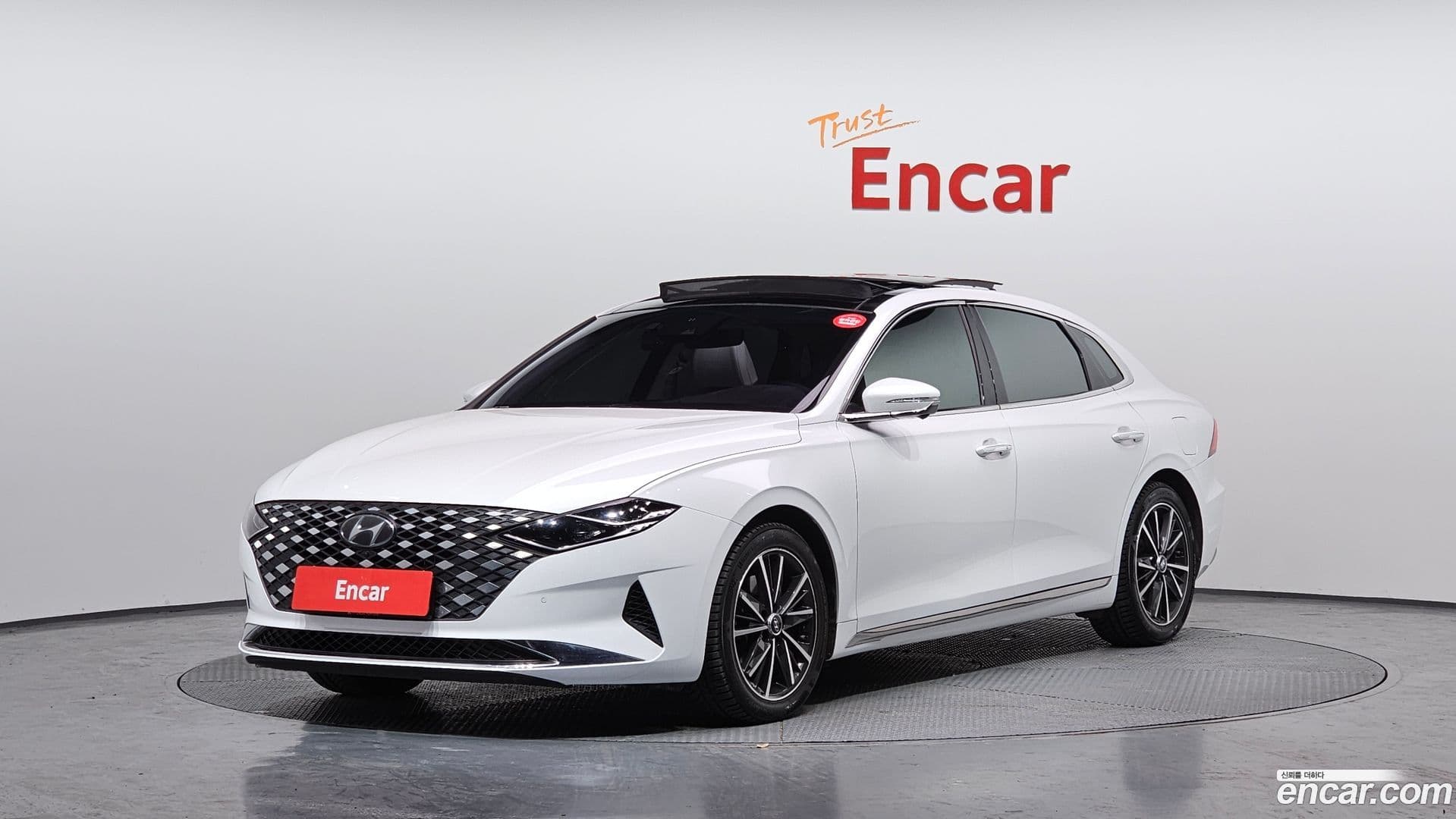 Main__Slider__Photo:Grandeur Hyundai 2021.11-0