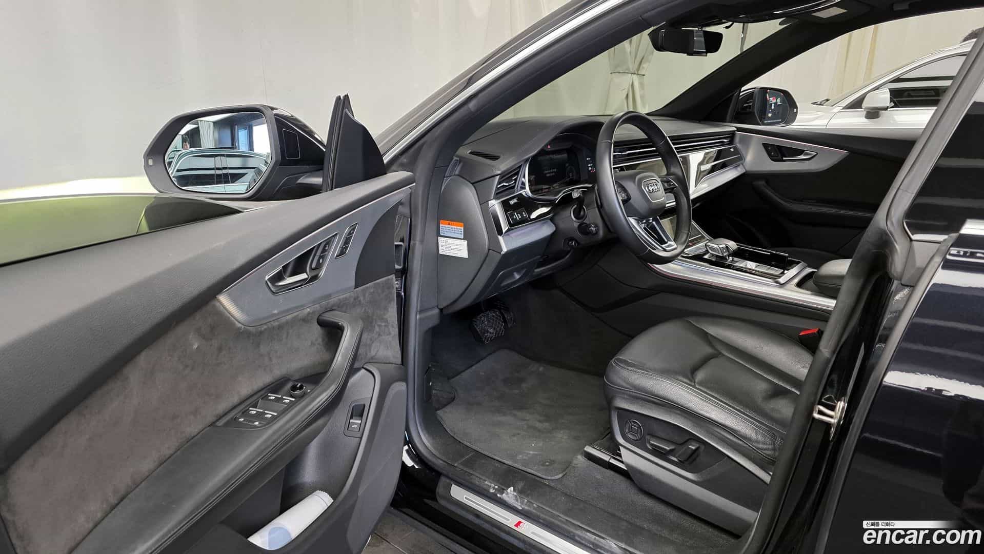 Q8 Audi 2021.0-INNER-010